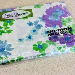 🌟SALE🌟 Vintage Lady Pepperell Twin Fitted Sheet